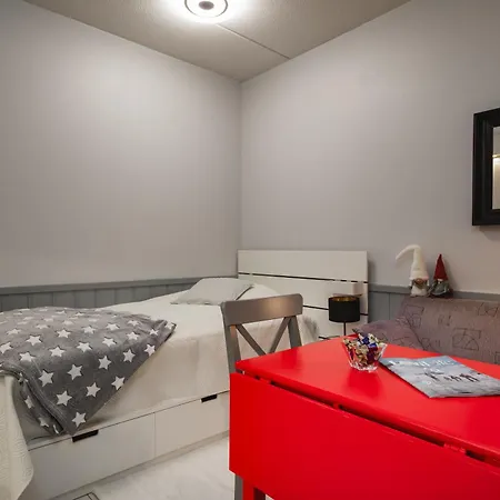 Etaetyoe Ja Majoitus, Remote Work & Sleep, Huoneisto *